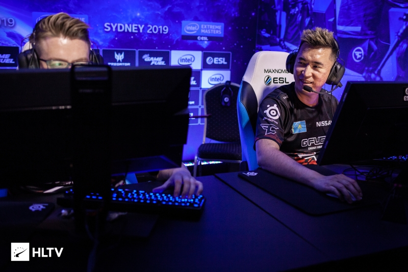 两队各自在 两队各自在